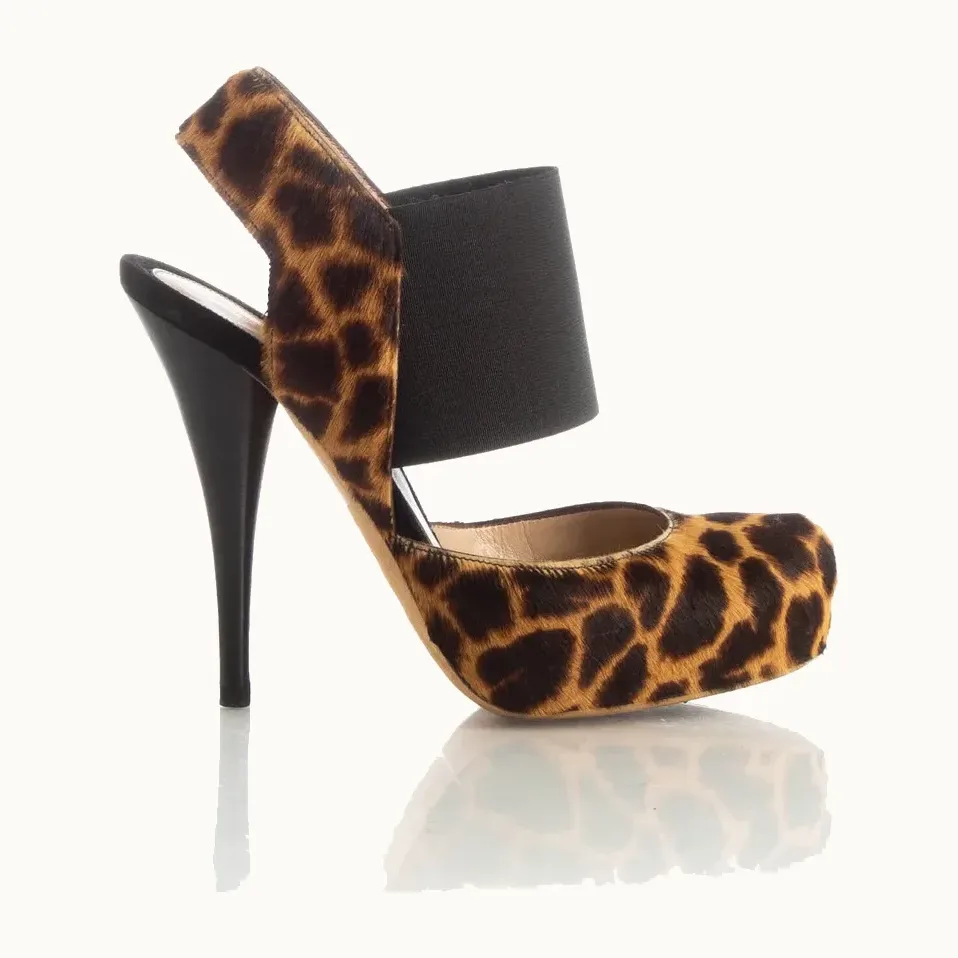 Zapatos Fendi, Talla 6.5