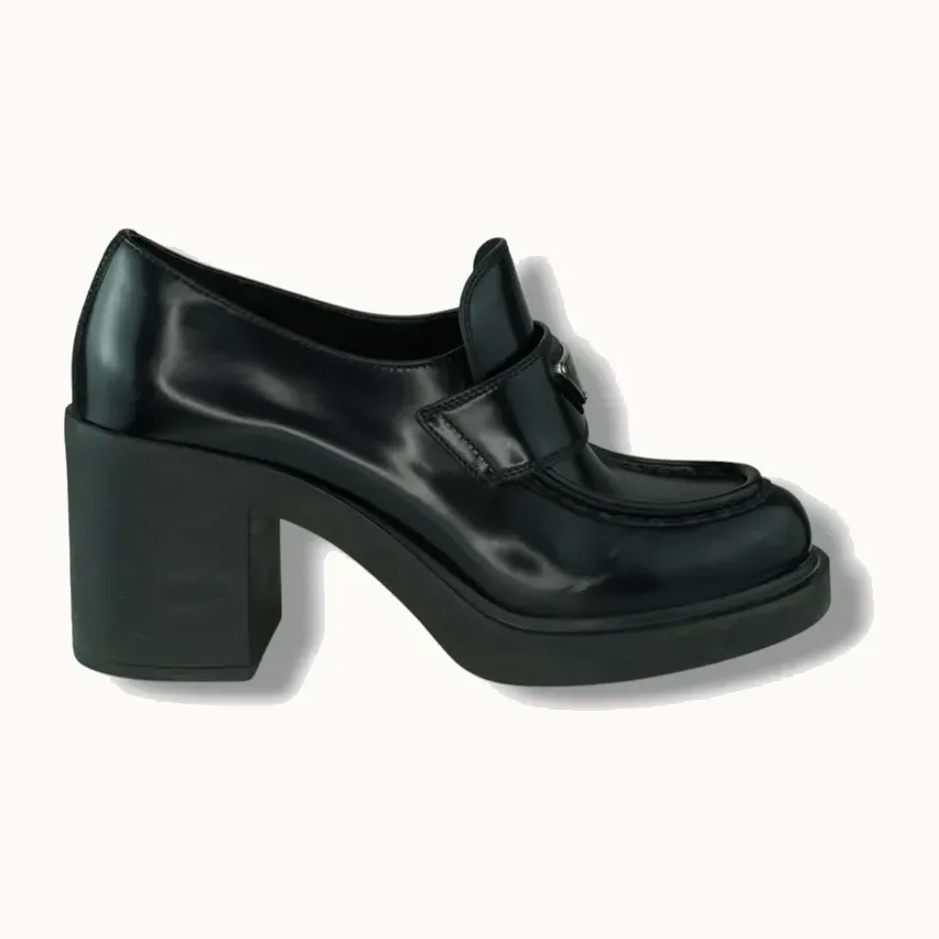 Tacones Prada Metal Triangle Logo Leather