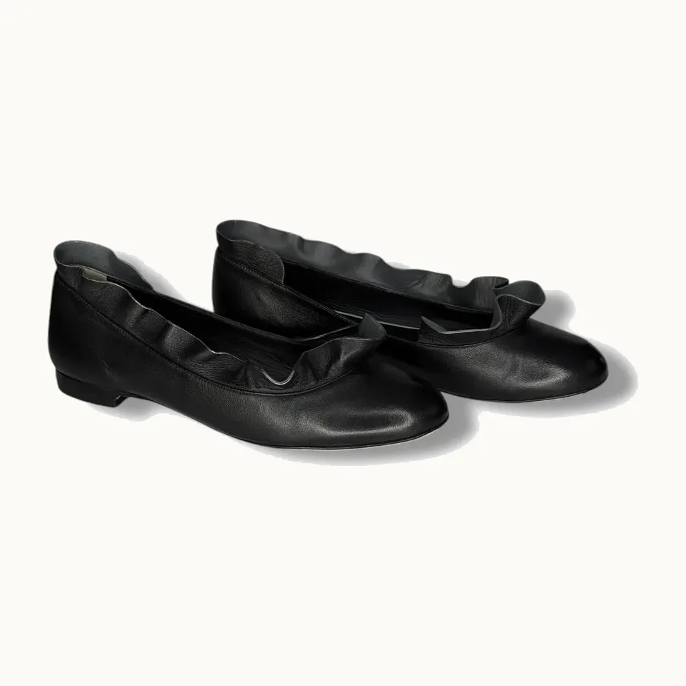 Zapatos Fendi Leather Ruffle Embellishment