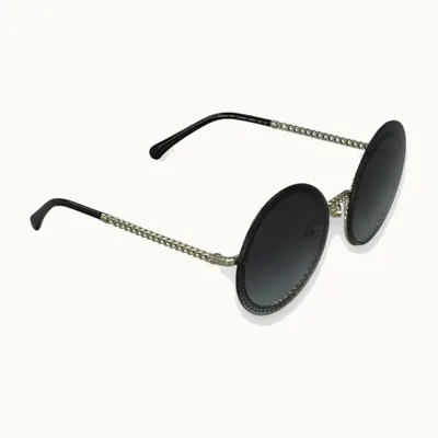 Lentes de Sol Chanel Chain Around CC