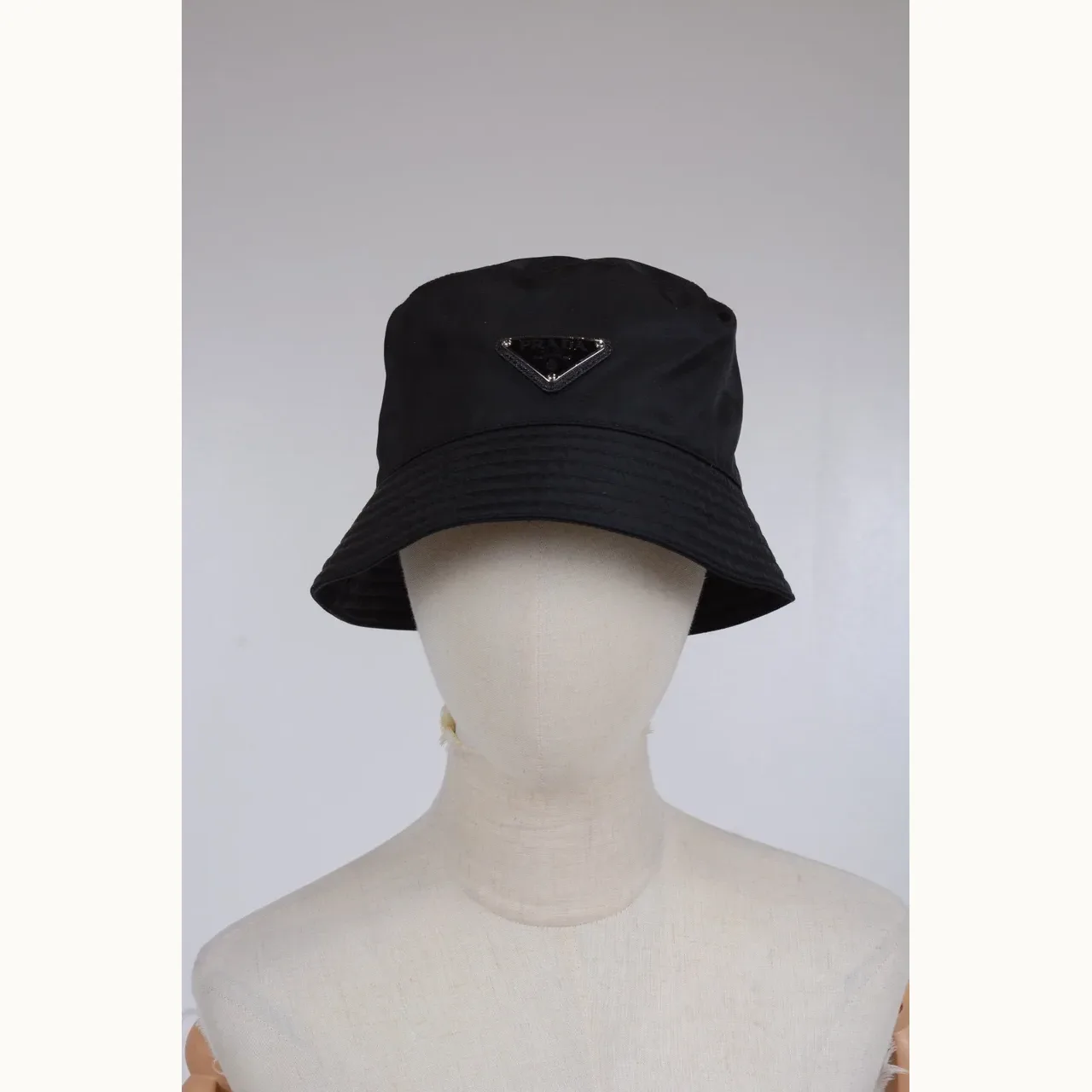 Sombrero de Pescador Prada Re-Nylon Negro, Talla S