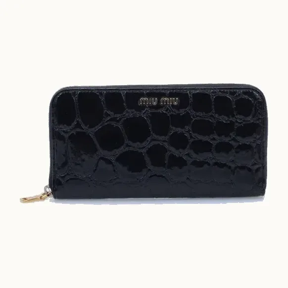 Billetera Zip Around Miu Miu Patent Croc Embossed Negra