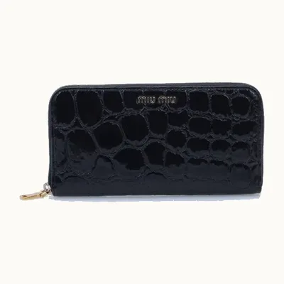 Billetera Zip Around Miu Miu Patent Croc Embossed Negra