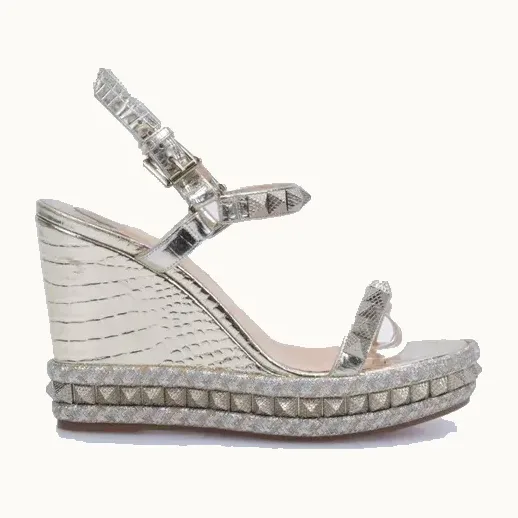 Plataformas Christian Louboutin Pyraclou Doradas, Talla 39