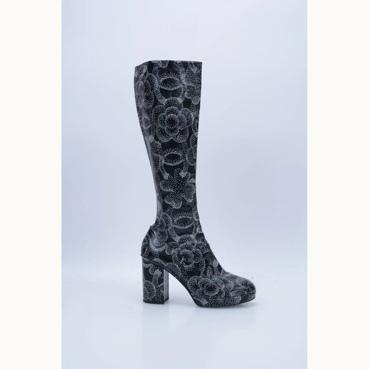 Zapatos Chanel Camellia 2023 Ltd Edition Negros, Talla 38.5