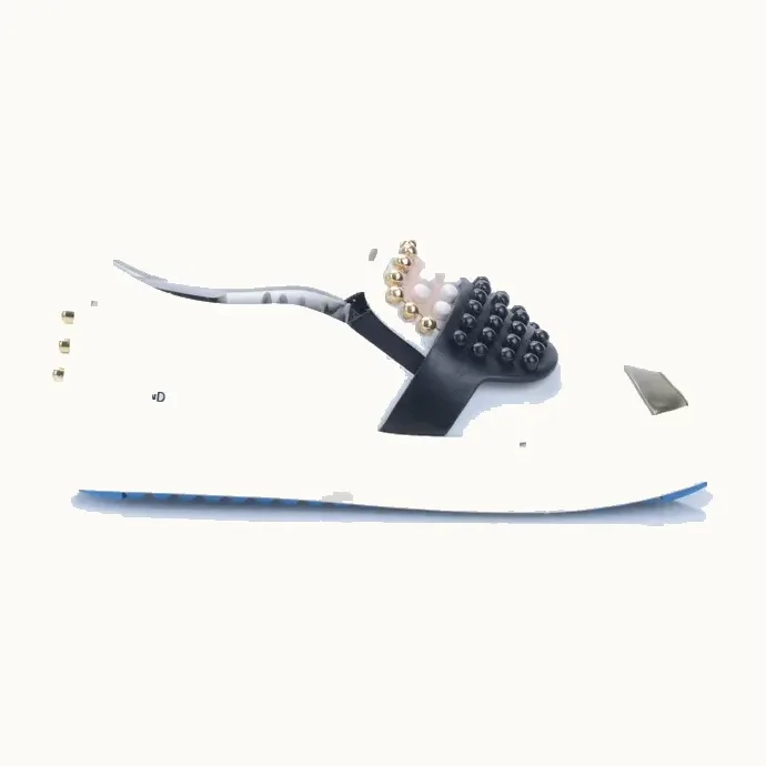 Slip On Fendi Karlito Studded Blanco, Talla 39