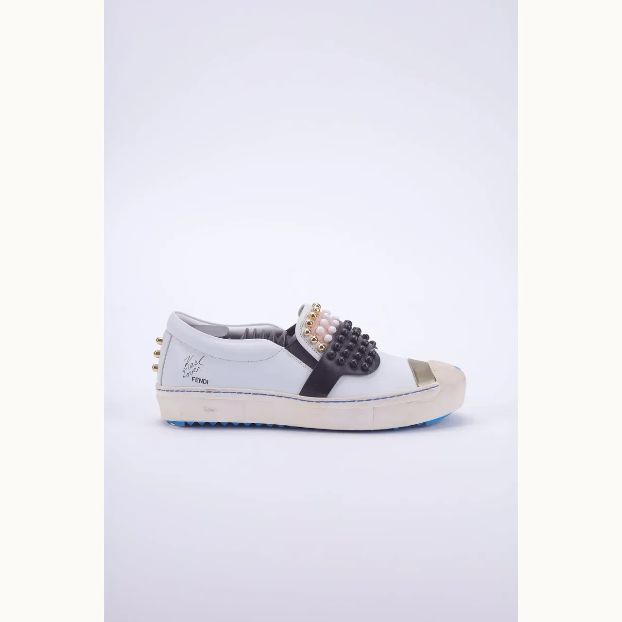 Zapatos Fendi Karlito Studded Blancos, Talla 38