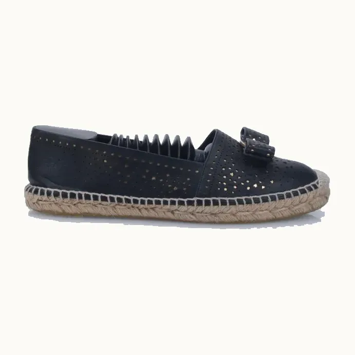 Zapatos Salvatore Ferragamo Vara Perforated Negros, Talla 37.5