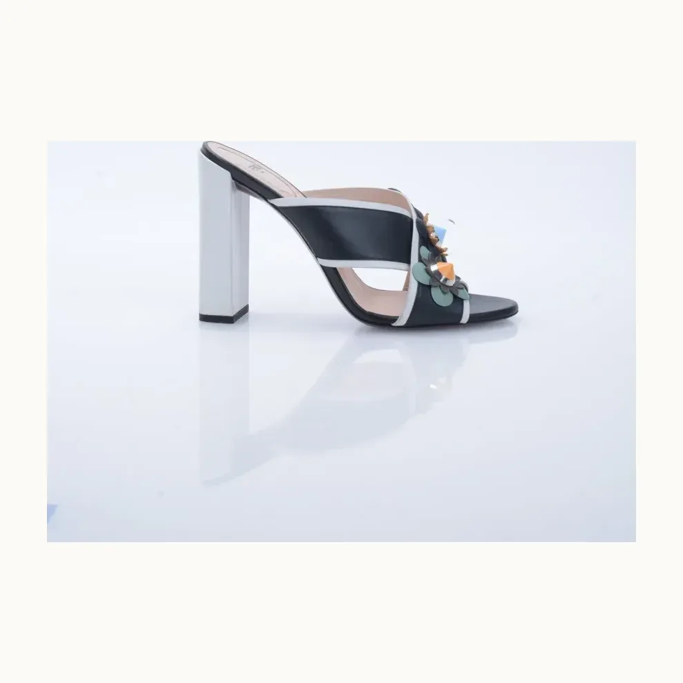 Mules Fendi Flowerland 39 Negras, Talla 6