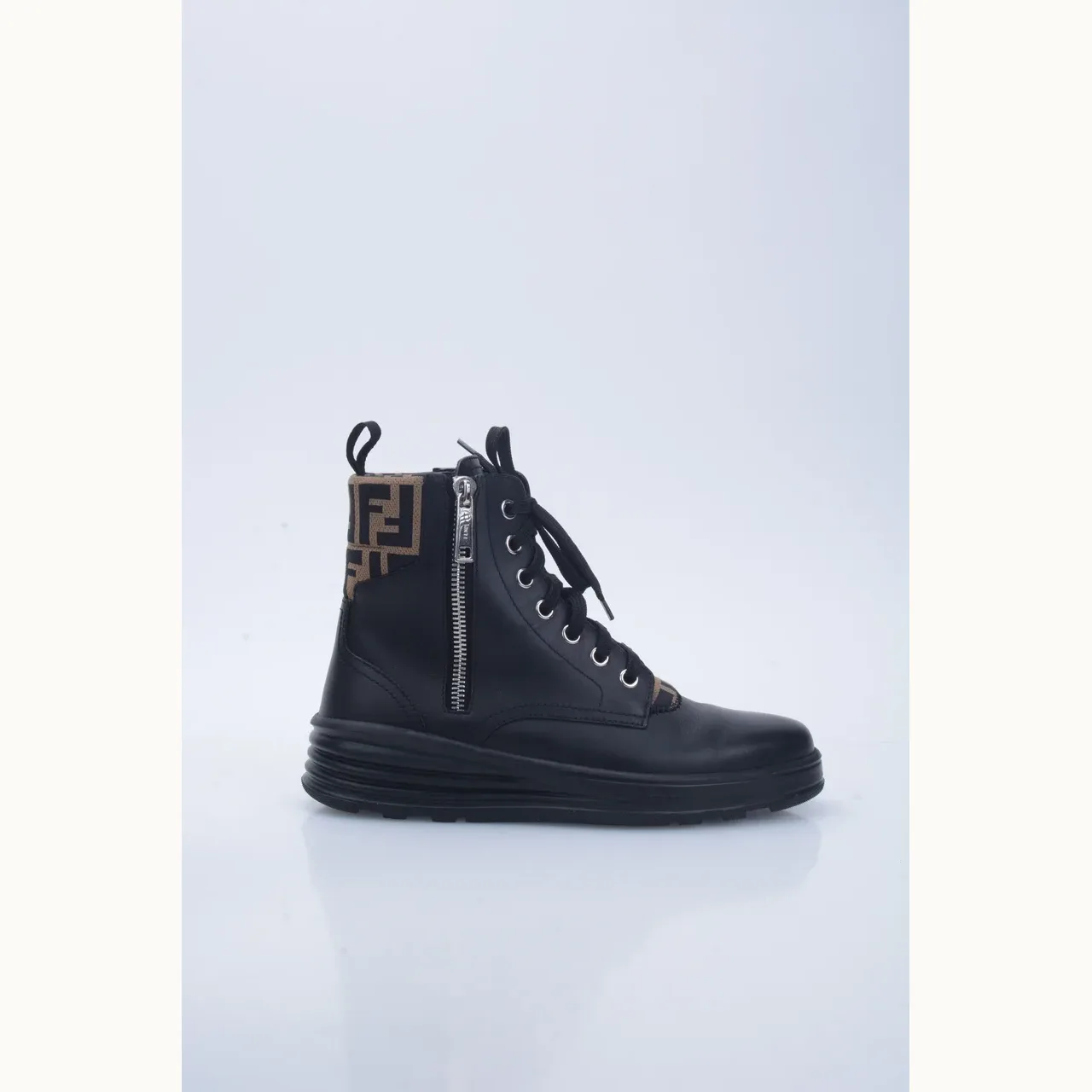 Zapatos Fendi Rockocko Combat Negros, Talla 43
