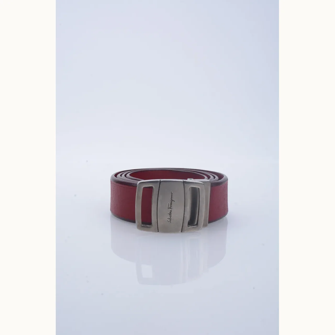 Salvatore Ferragamo Plaque Logo Rojo, Talla 95