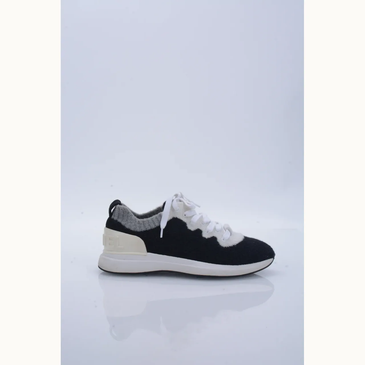 Zapatos Chanel Wool Colorblock 35.5 Negros, Talla 2.5