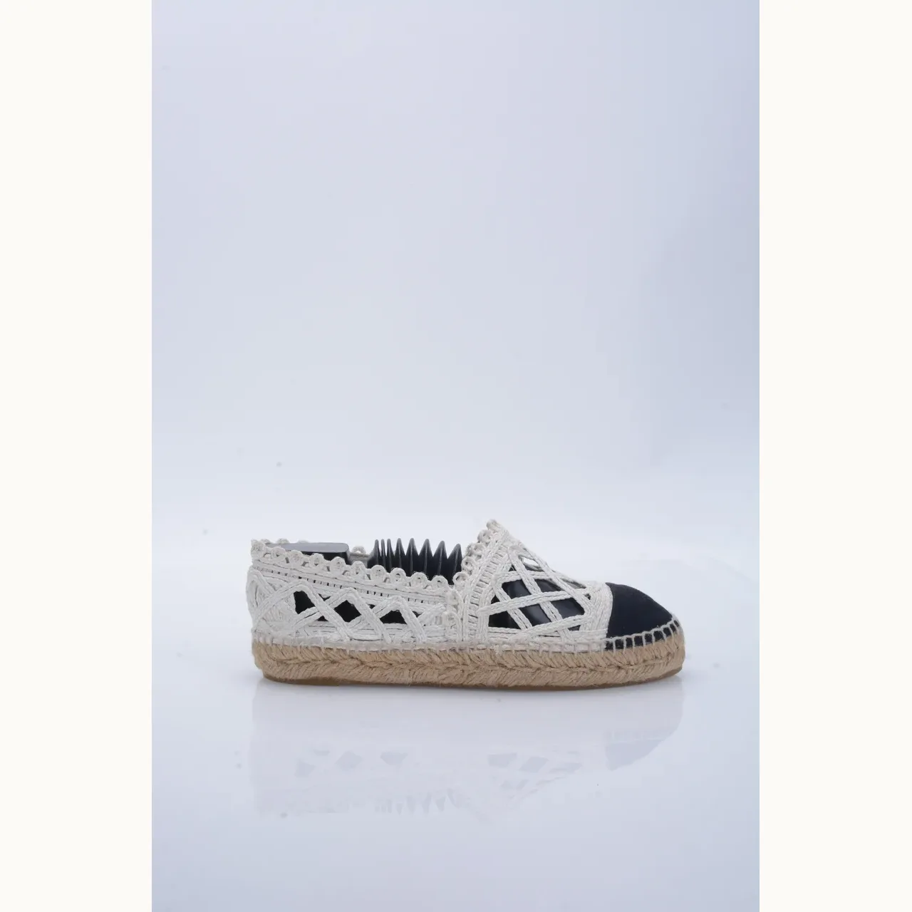Zapatos Chanel Woven Raffia Blancos, Talla 36