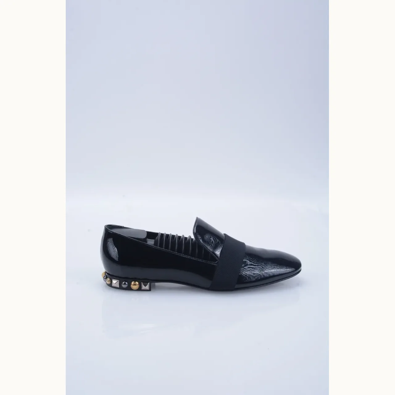 Zapatos Louis Vuitton Studded Patent Negros, Talla 38