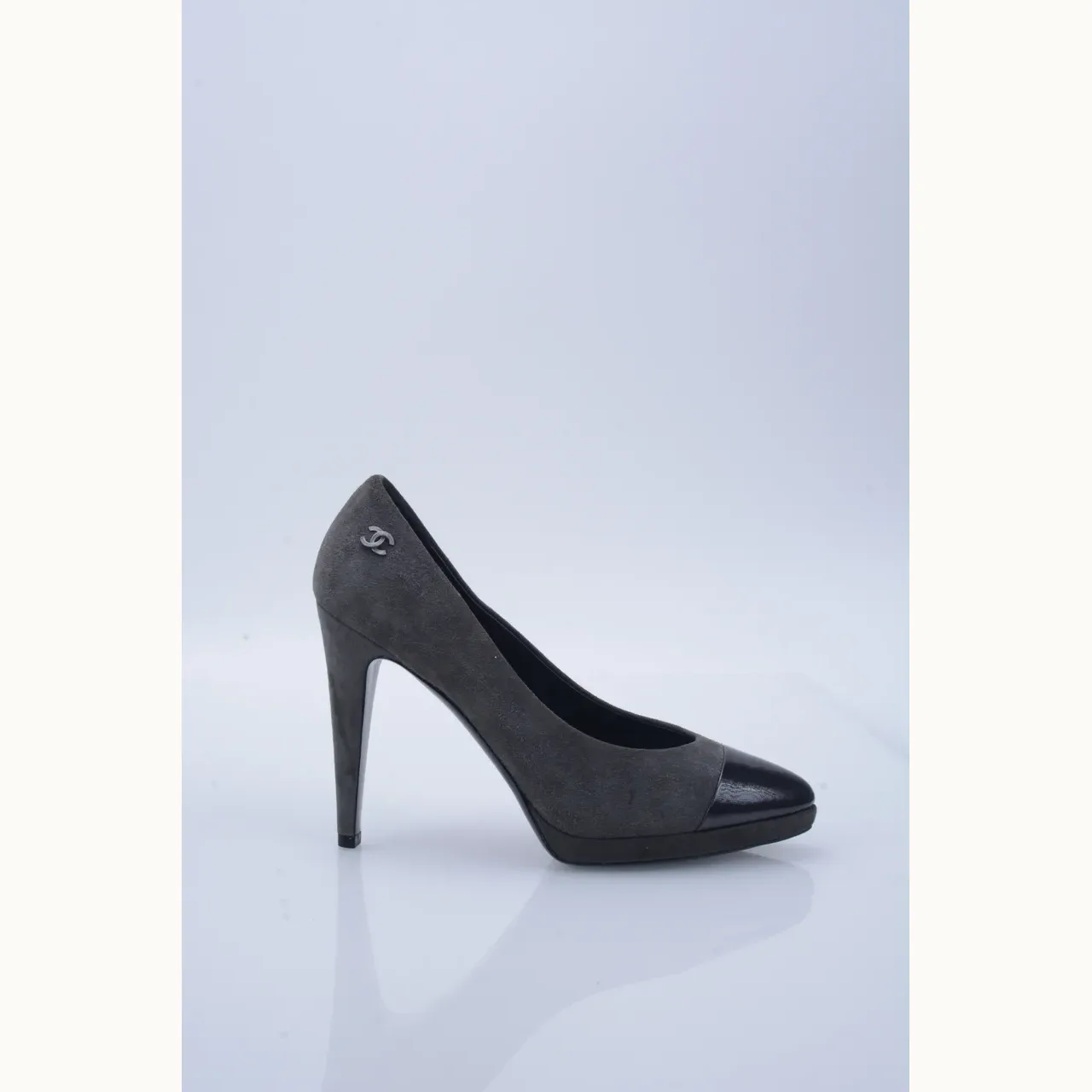Zapatos Chanel Cap Toe Suede Gris, Talla 40