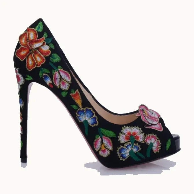 Zapatos Christian Louboutin Folklo Embroidered Negros, Talla 36.5