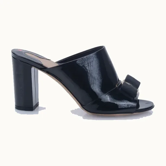 Sandalias Salvatore Ferragamo Vara Patent Negras