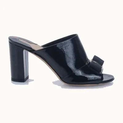 Sandalias Salvatore Ferragamo Vara Patent Negras