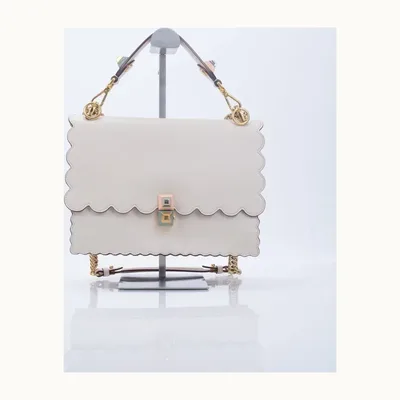 Bolso de Hombro Fendi Kan I Scalloped Nude