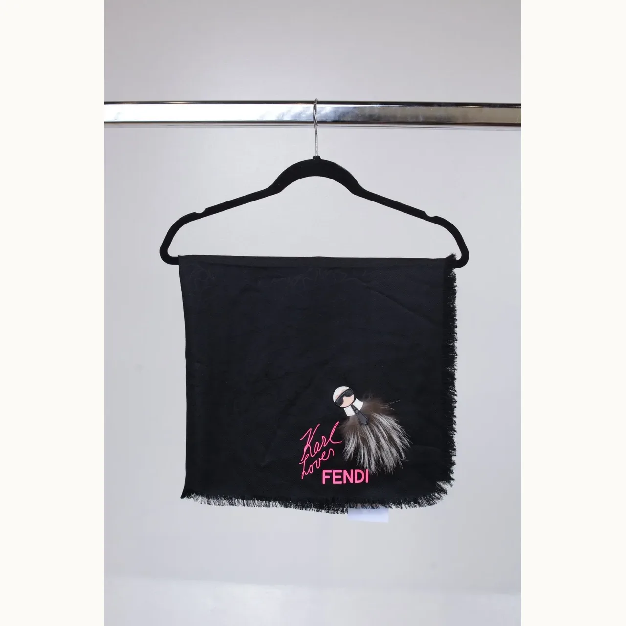 Bufanda Fendi Karlito Negra