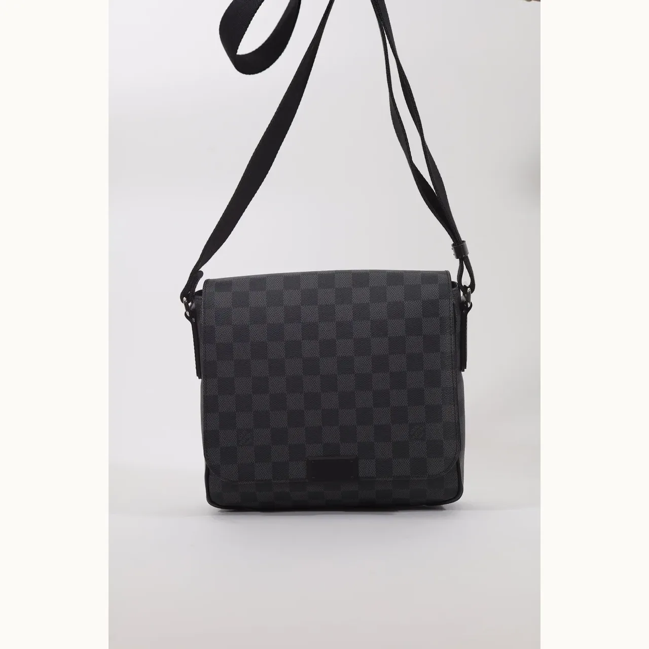Bolso Louis Vuitton District PM Graphite