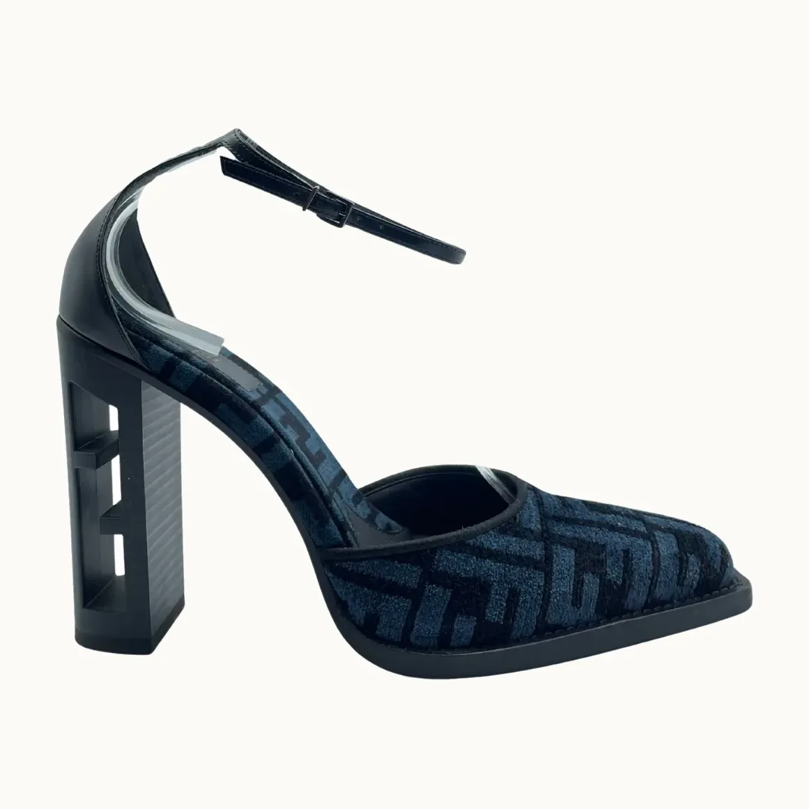 Tacones Fendi, Talla 39