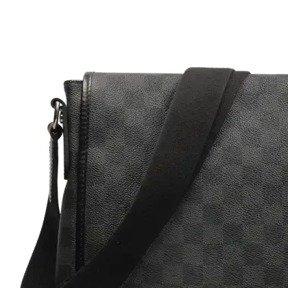 Bolso Louis Vuitton District Graphite