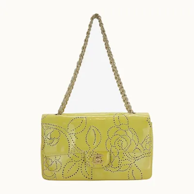 Bolso Flap Chanel Camellia Perforated Patent Leather