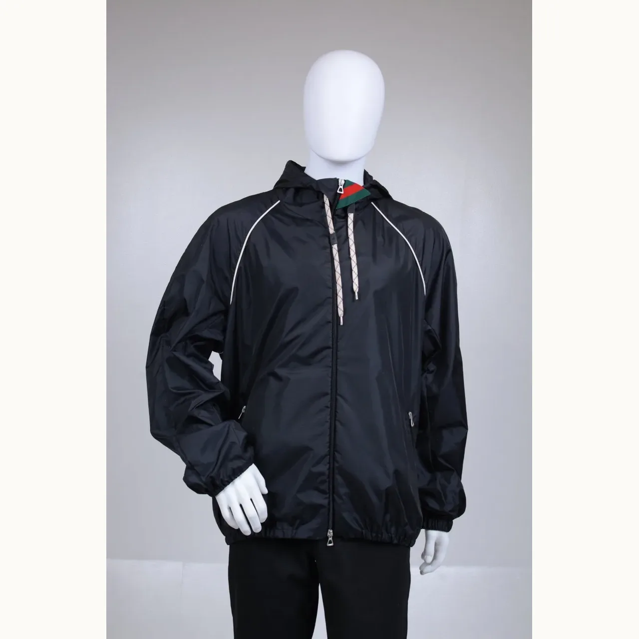 Chaqueta Gucci Nylon Satin Negra, Talla XL