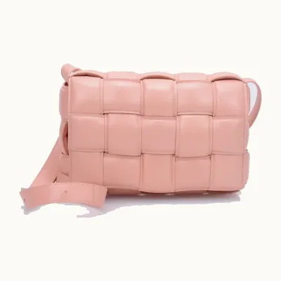 Bolso Bottega Veneta Padded Cassette Intrecciato Rosa