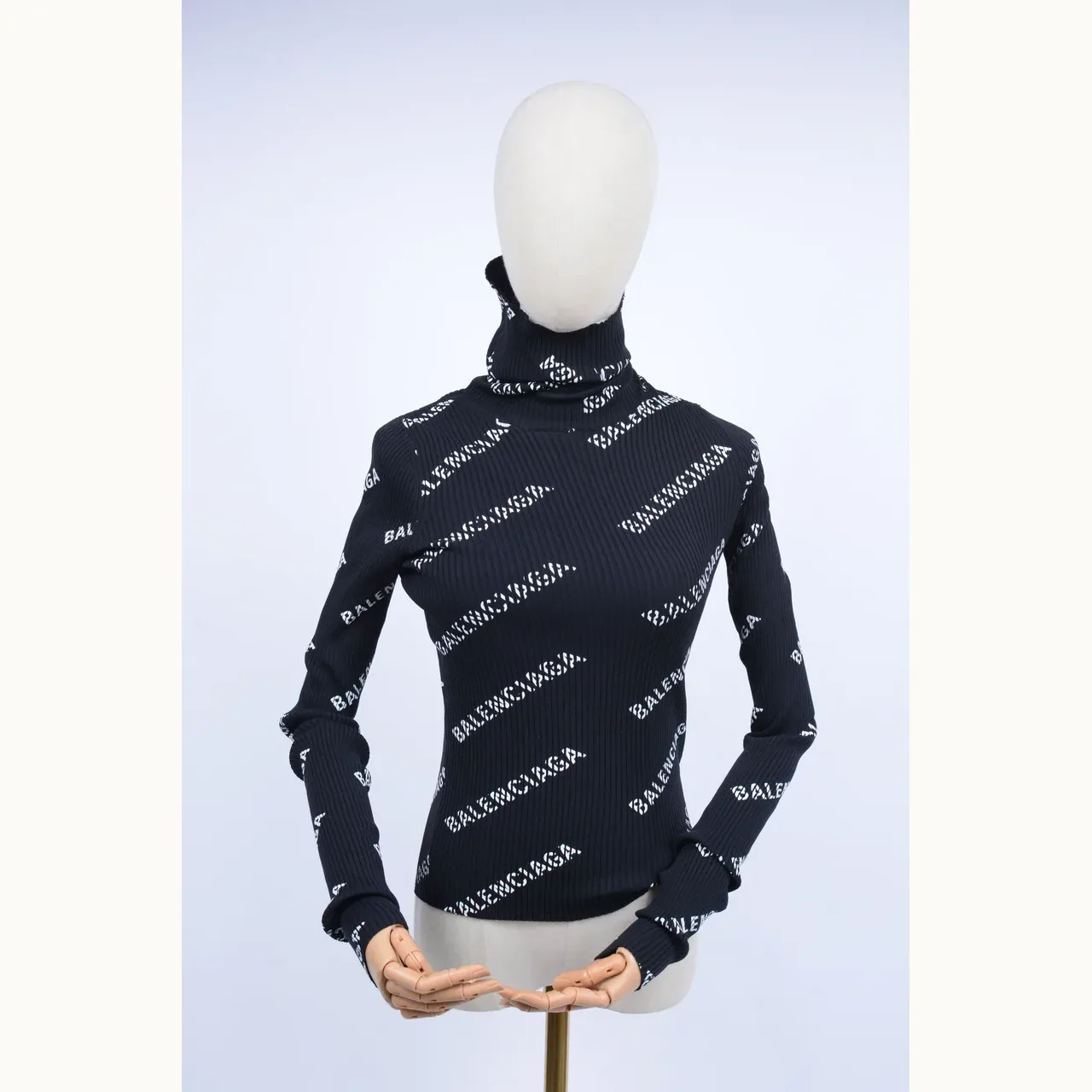 Balenciaga Hooded Rib Negra, Talla XS