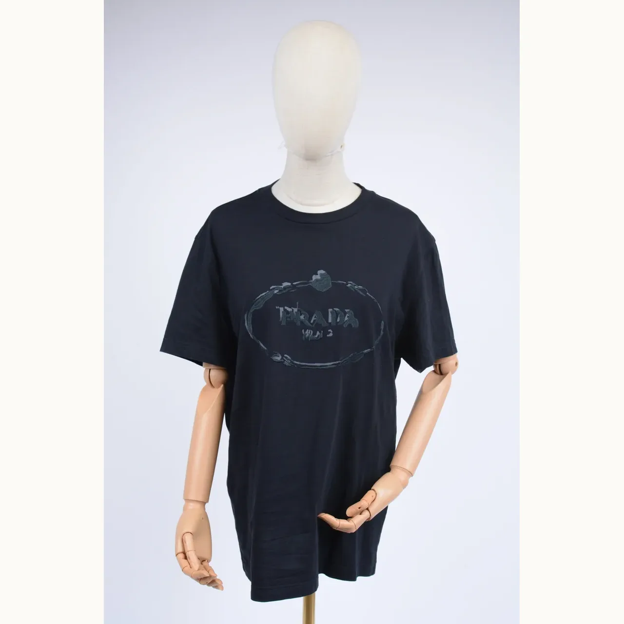 Prada Embroidered Negra, Talla XL