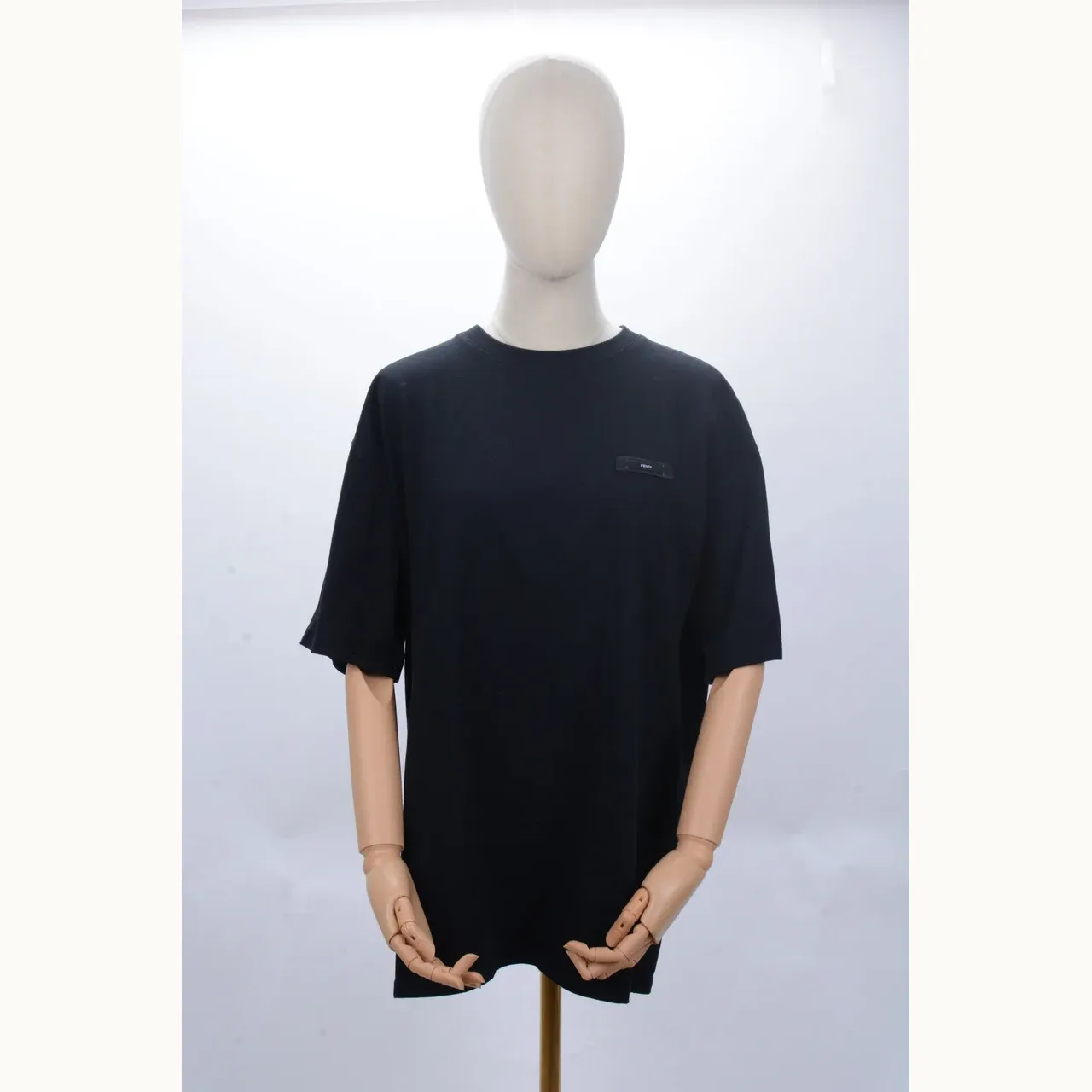 Fendi Leather Patch Negra, Talla L