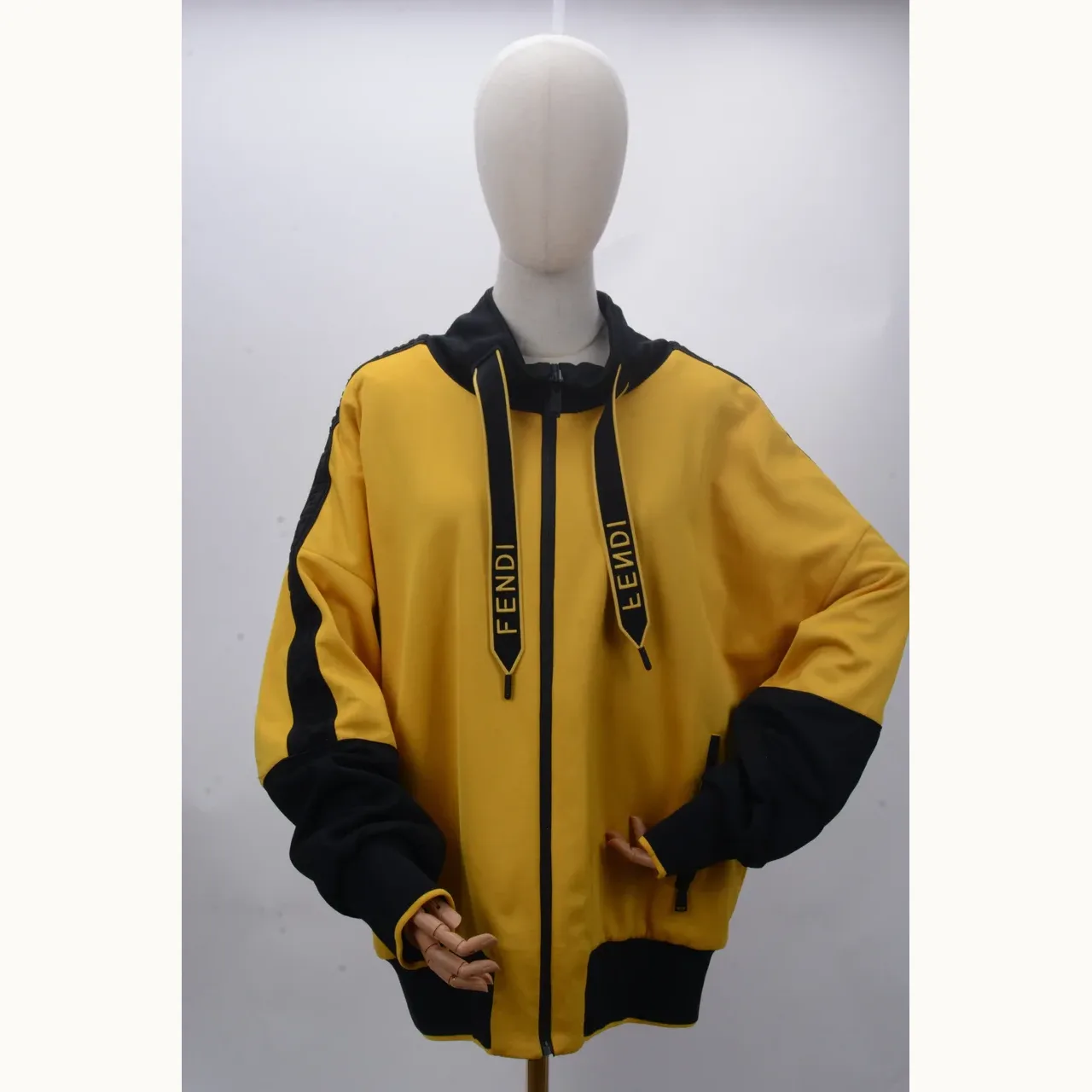 Chaqueta Fendi Track Reversible Amarilla, Talla XL