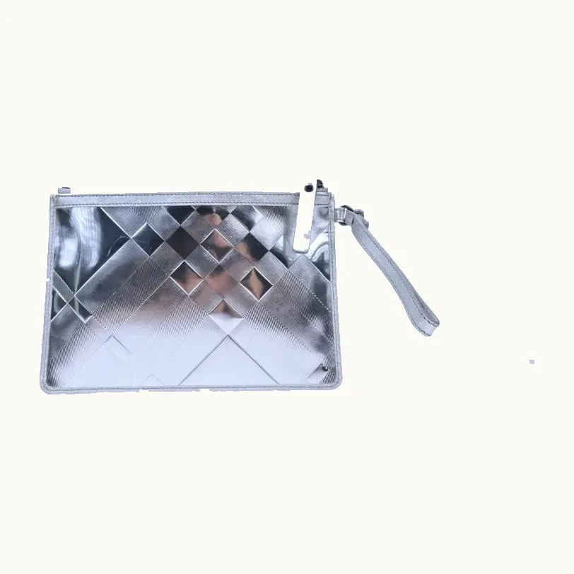 Pouch Burberry Piel Plateado