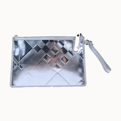 Pouch Burberry Piel Plateado