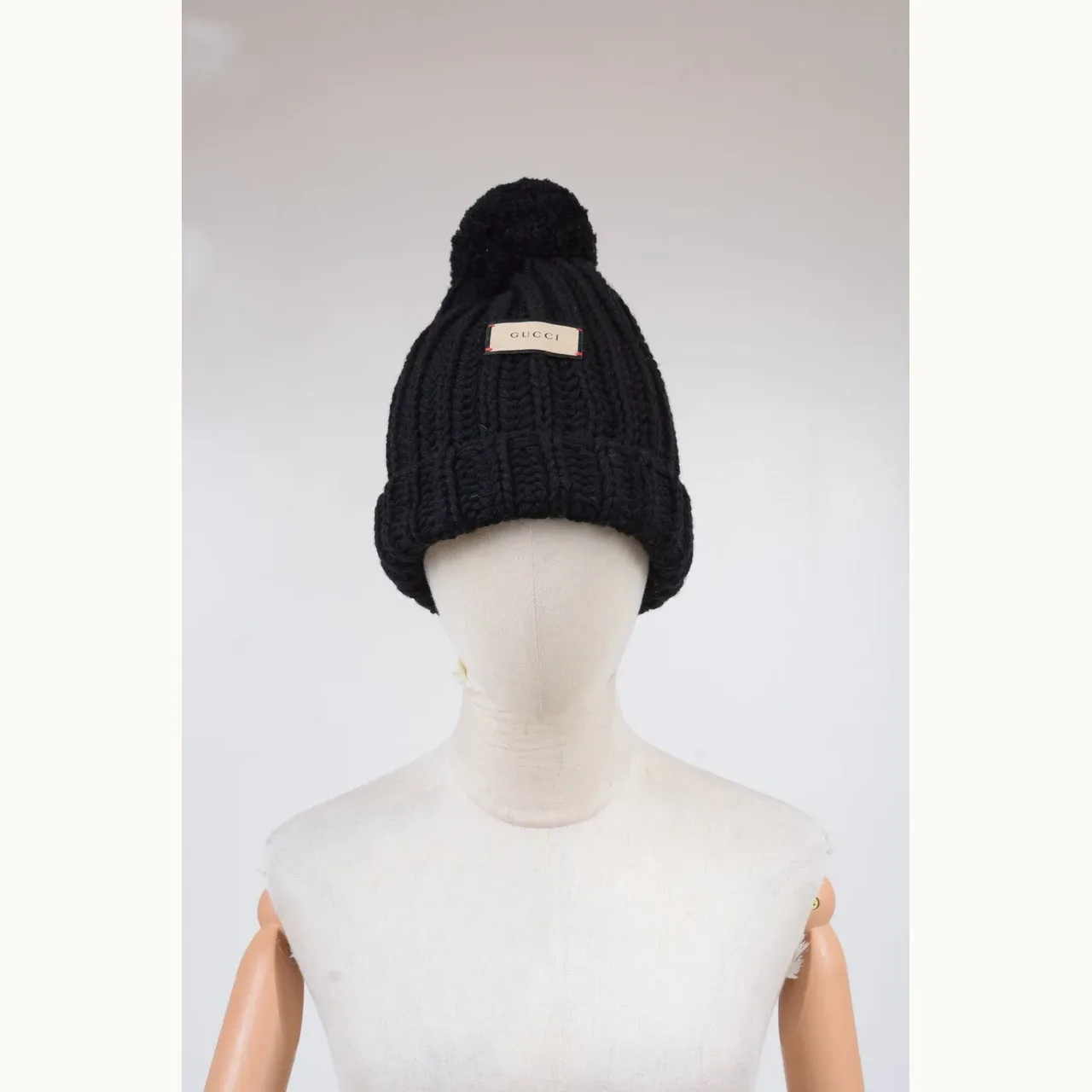 Gorro Gucci Pompom Negro, Talla M