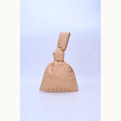 De mano Bottega Veneta Twist Mini Intrecciato Nude