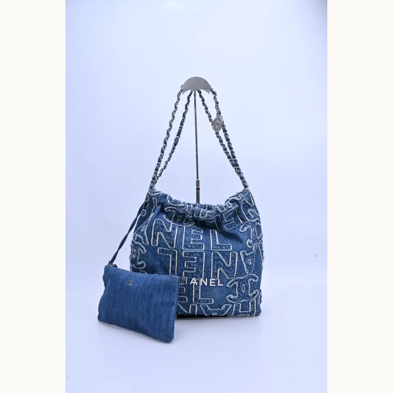 De hombro Chanel 22 Small Denim Azul